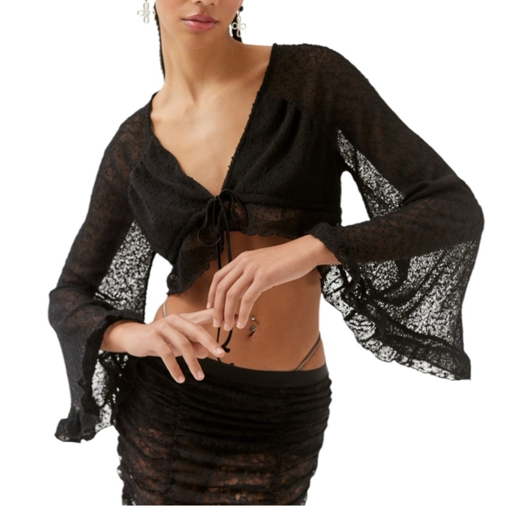 Urban outfitters Celeste textured long sleeve blouse/ camisole size Large womens